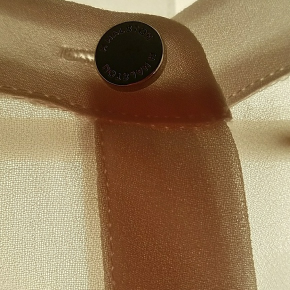 NWT Women top - Picture 2 of 3